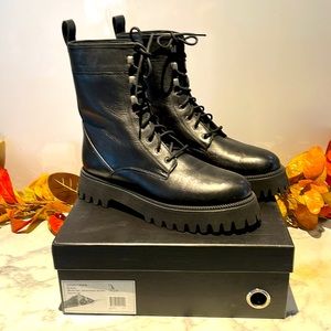 NIB/SAINT G LEATHER Lace-up ankle Boots-ANASTASIA. Size 40